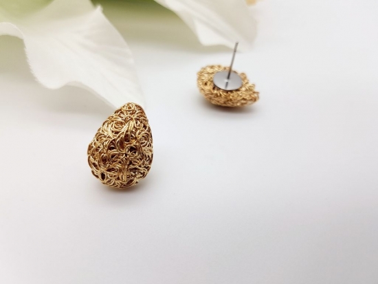 Preview: Goldfarbene Draht Tropfen Ohrstecker